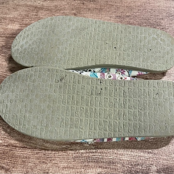 Sanuk Printed Slip On Shoes Size 9 - Picture 3 of 3